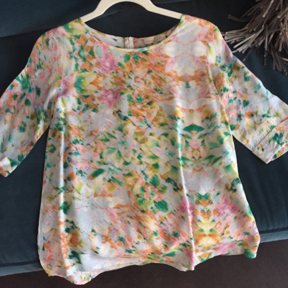 Closet Clear Out! Silky Watercolor print top